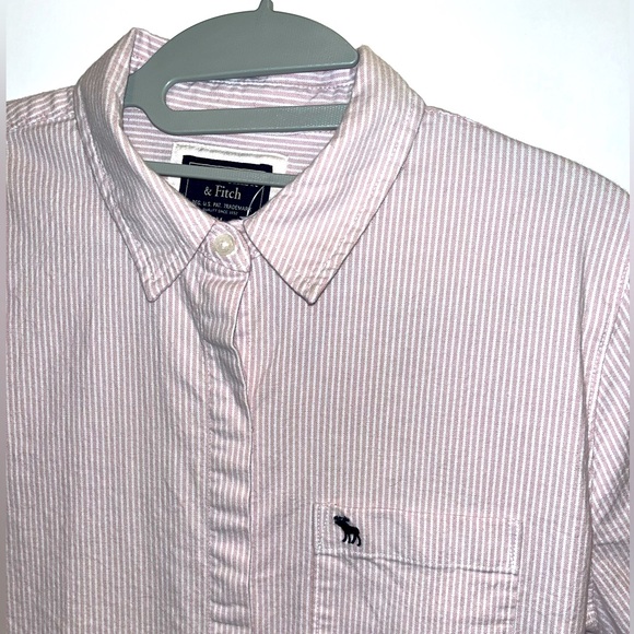 A&F NWOT Button Up - Picture 6 of 10